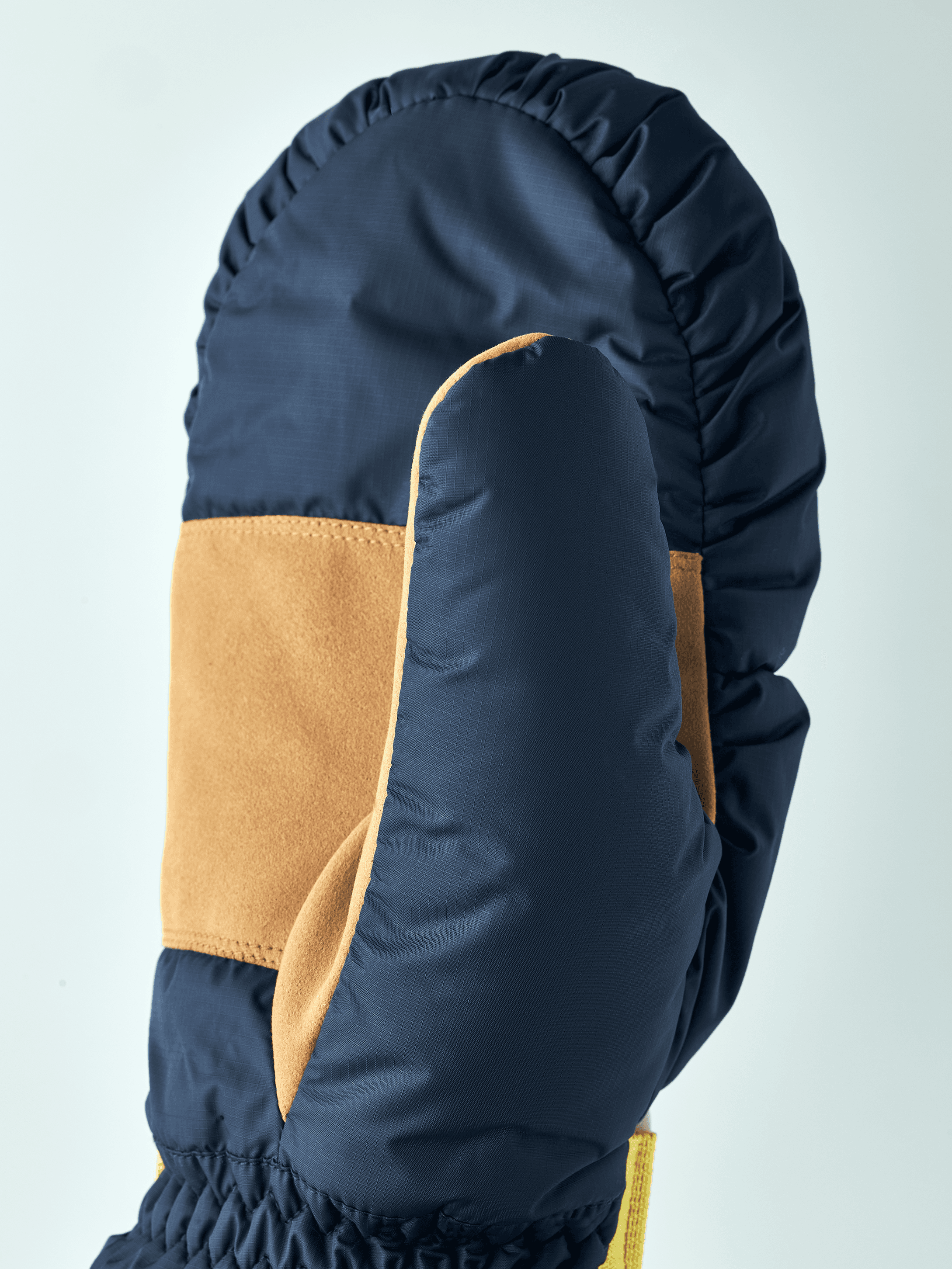 Kiruna Loft Mitt — image 2 of 5