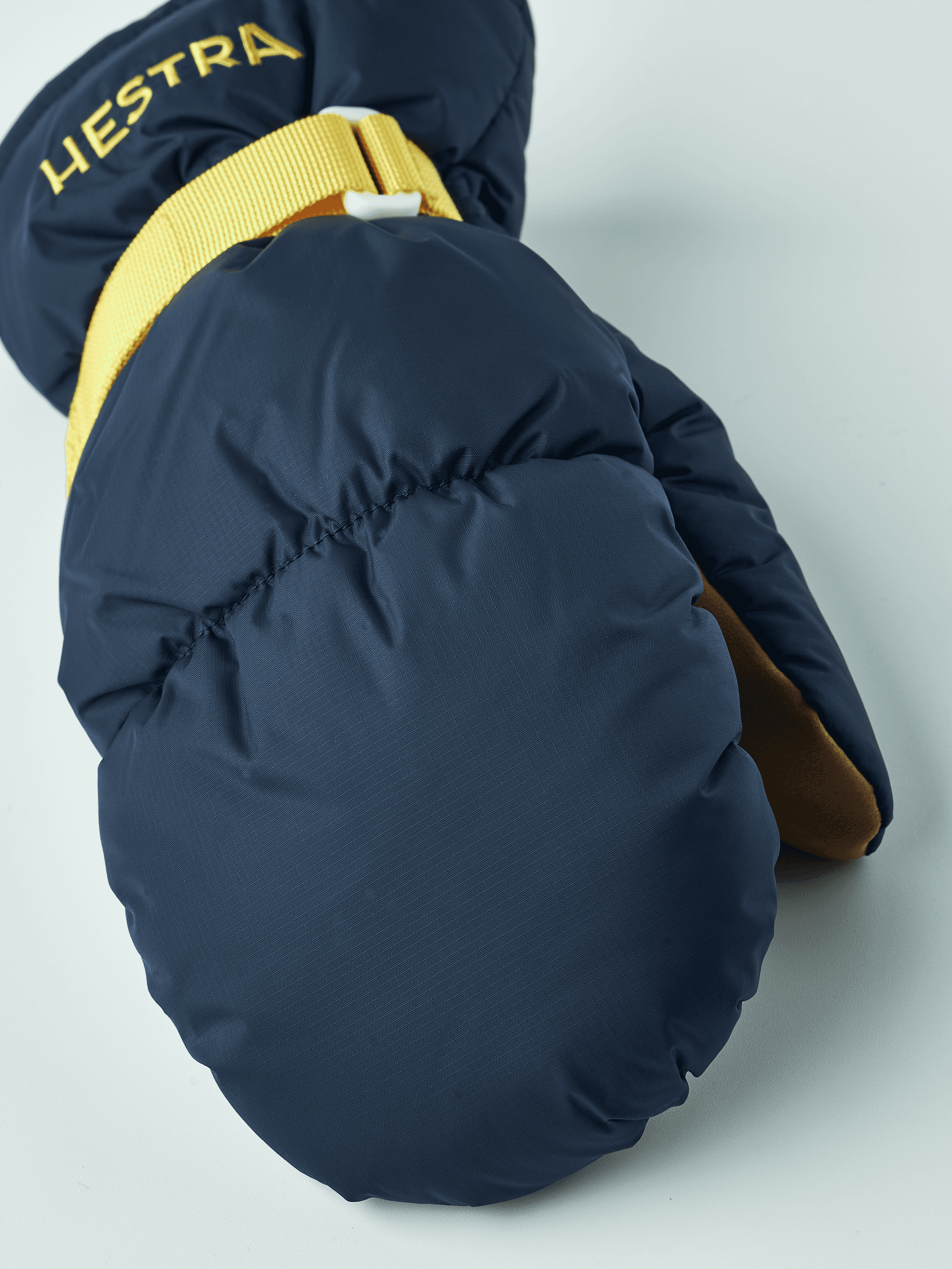 Kiruna Loft Mitt — image 3 of 5