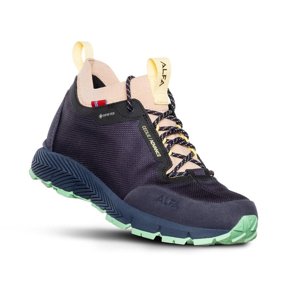 Women's Cecilie Low GORE-TEX — image 1 of 3