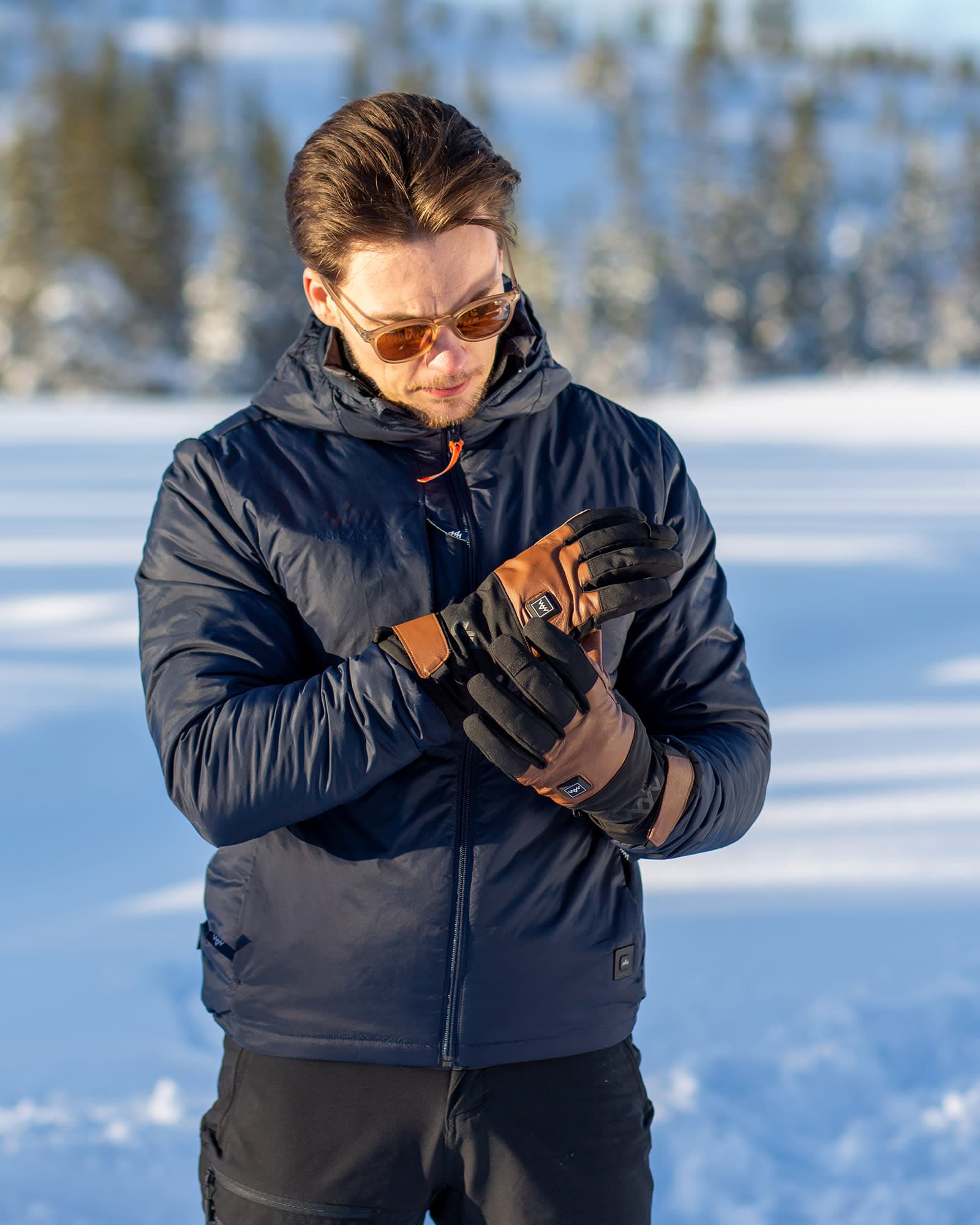 Heated Outdoor Gloves — image 7 of 7