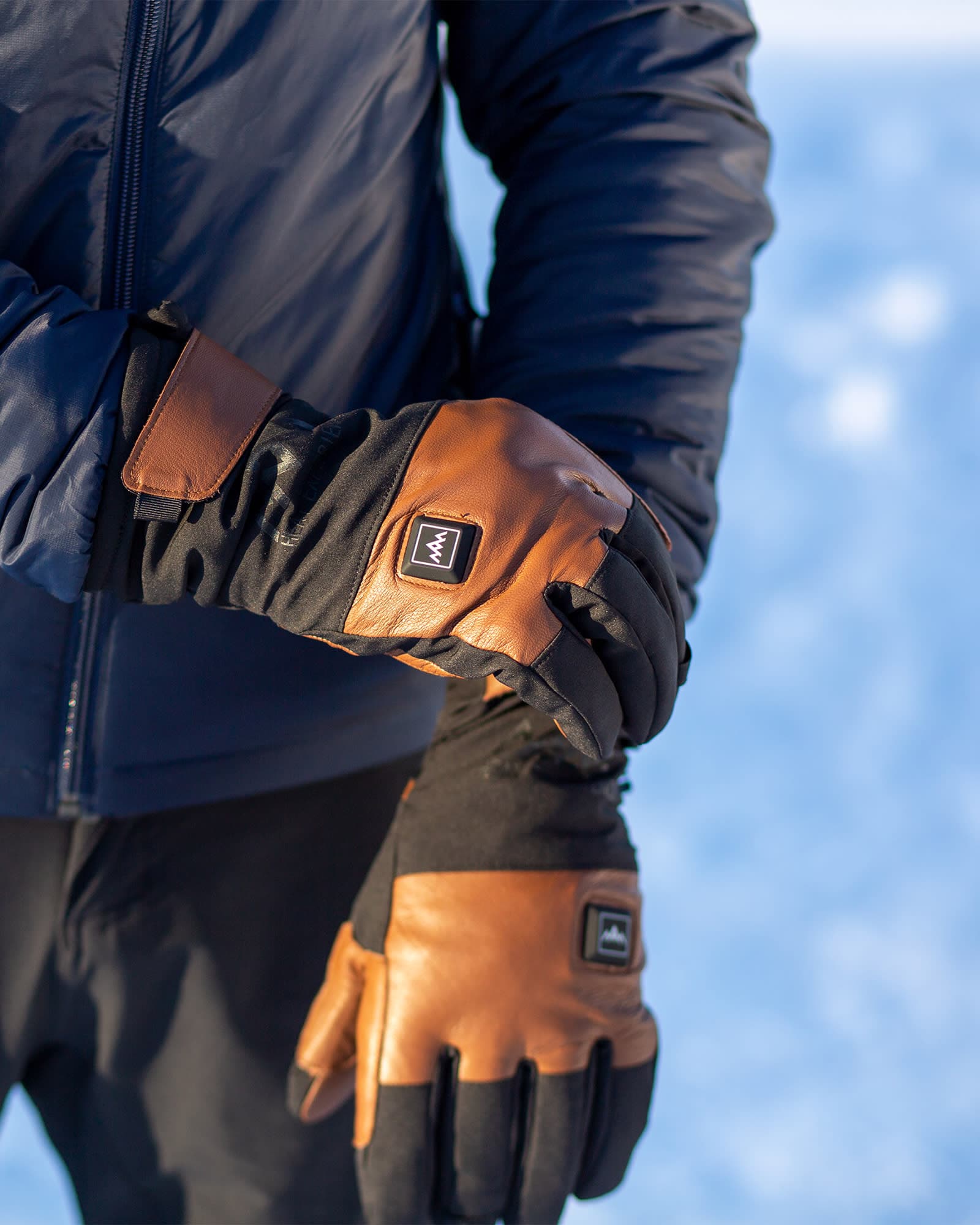 Heated Outdoor Gloves — image 6 of 7